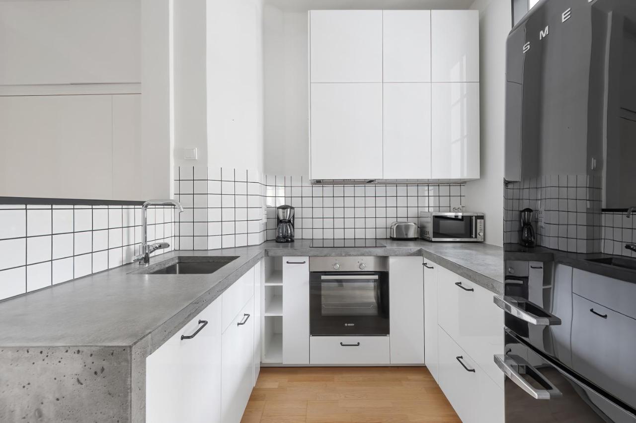 Wehost Fabulous 2Br In Prestigious Punavuori @Iso Roobertinkatu 26 هلسنكي المظهر الخارجي الصورة